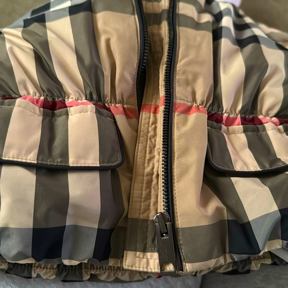 Burberry girl puff jacket size 3Y